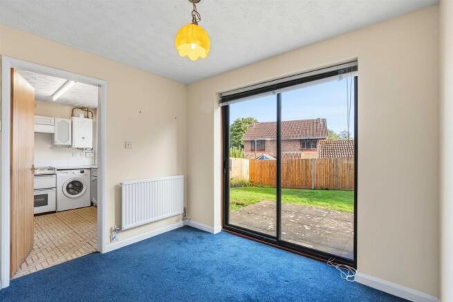 Bullfinch Close, Oakham photo 4