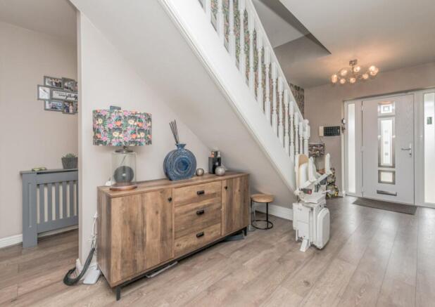 6 bed Detached for sale Image 6