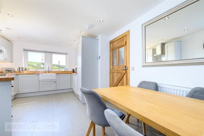 3 bed Semi-Detached for sale Image 8