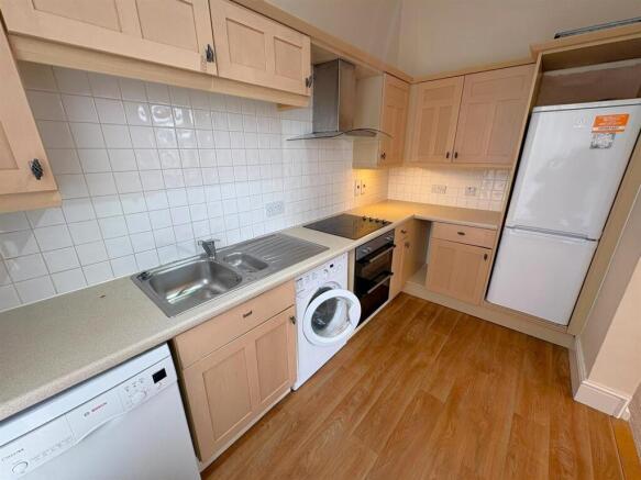 Kitchen 2.jpeg