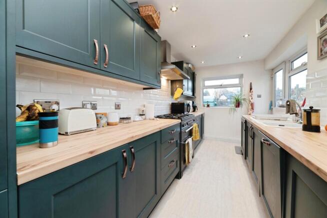 3 bed Terraced for sale Image 11
