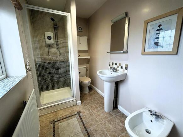 ensuite.JPG