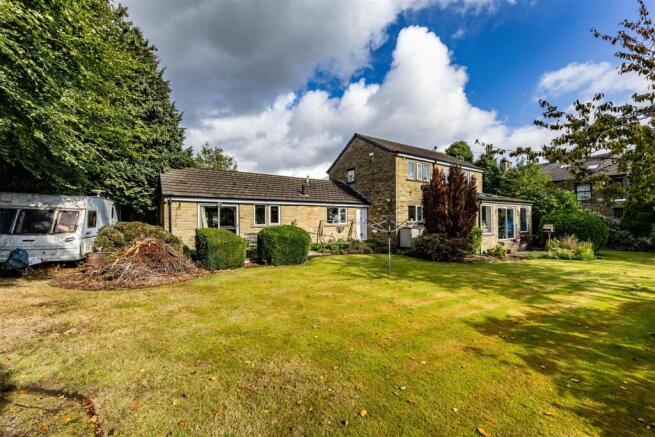 5 bed Detached for sale Image 7