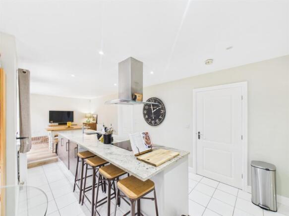 Lower Level High Specification Fitted Kitchen