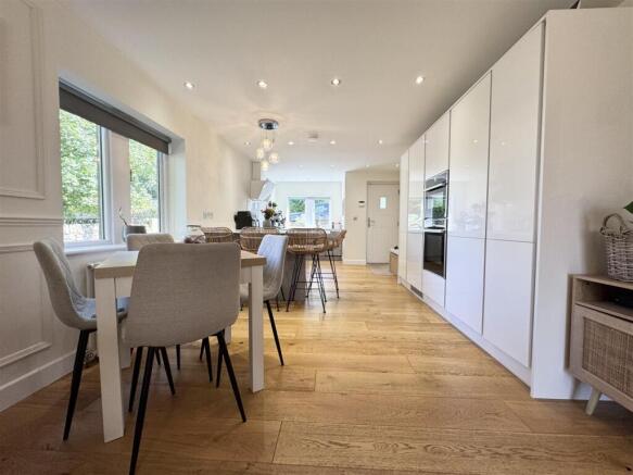 4 bed Detached for sale Image 5