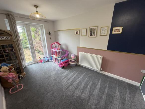 4 bed Semi-Detached for sale Image 11