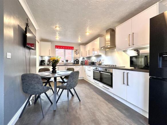 Stylish Dining Kitchen 630