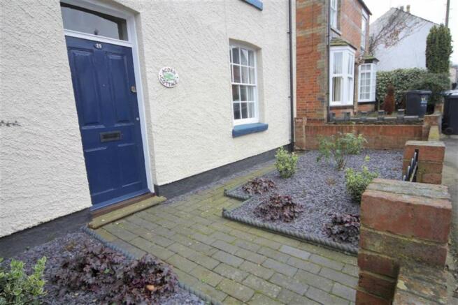 FRONT GARDEN