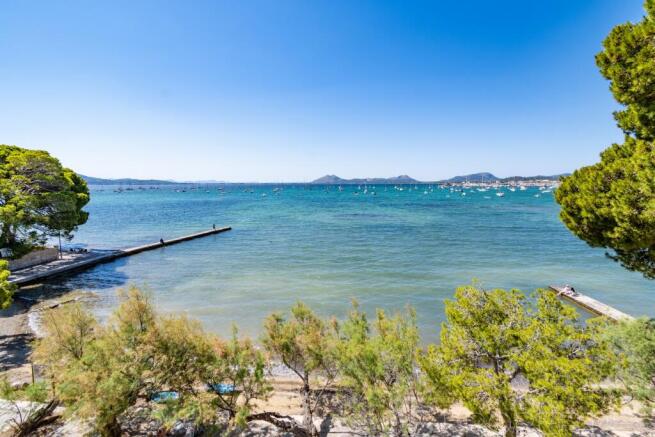 STUNNING FRONT LINE APARTMENT IN PORT DE POLLENSA