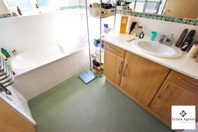 3 bed Flat for sale Image 8