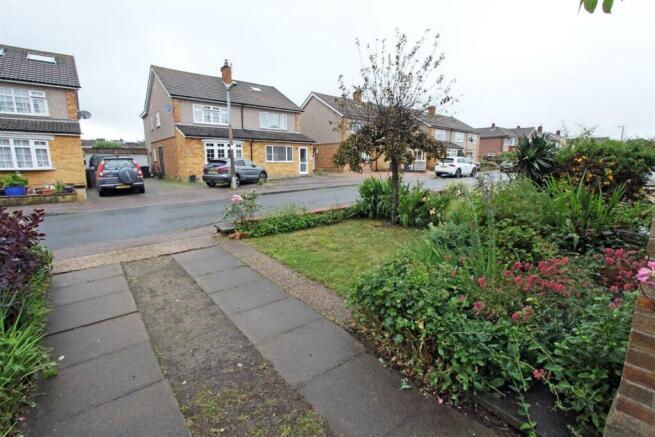 IMG_0170 front garden.jpg