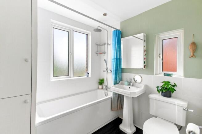 4 bed Semi-Detached for sale Image 11