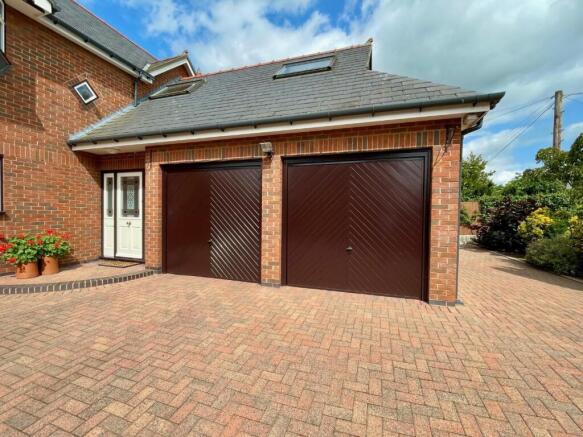DOUBLE GARAGE