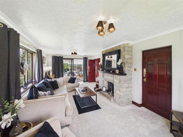 5 bed Detached for sale Image 5