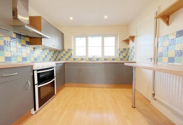 Spacious Fitted Kitchen
