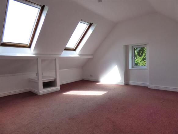 BEDROOM 2