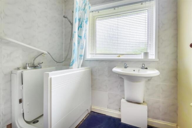 31 Lower Road - Shower Room.jpg