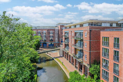 Waters Edge, Dickens Heath, Solihull, B90 1UE