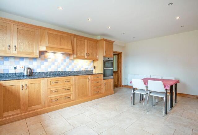 Kitchen 1.jpg