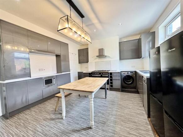 2 bed End of Terrace to rent Image 10