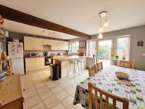 Dining Kitchen: