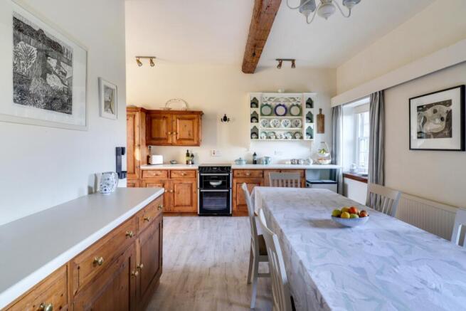 5 bed Semi-Detached for sale Image 6