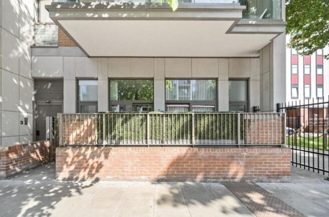2-bed apartment on Balham High Road, London, SW17, £575,000