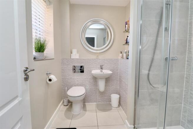 4 bed Detached for sale Image 6