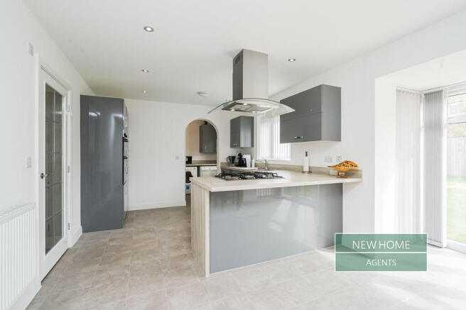 4 bed Detached for sale Image 4