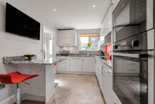 4 bed Detached for sale Image 7