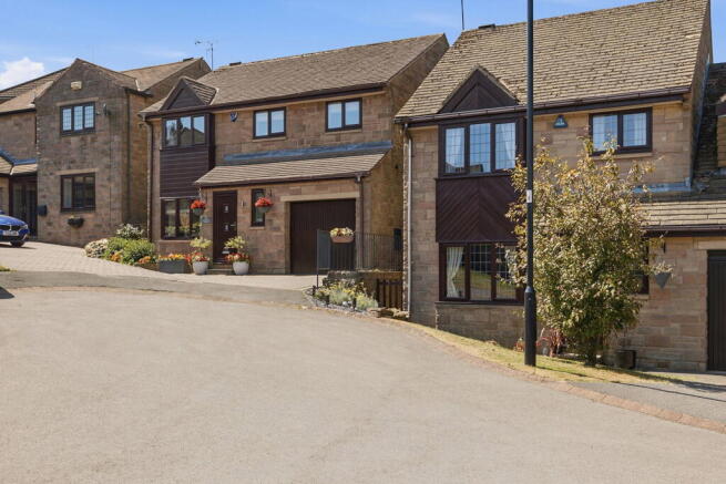 5 bed Detached for sale Image 5