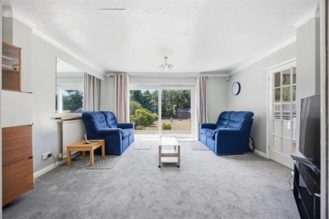 West Common Road, Uxbridge, UB8 photo 4