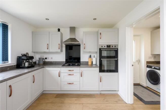 4 bed Detached for sale Image 9