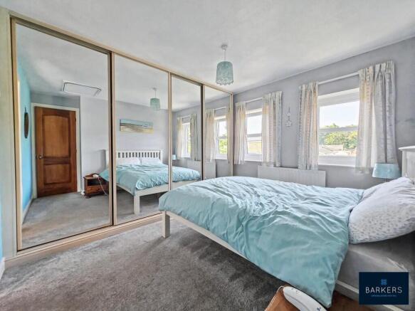 4 bed Detached for sale Image 11