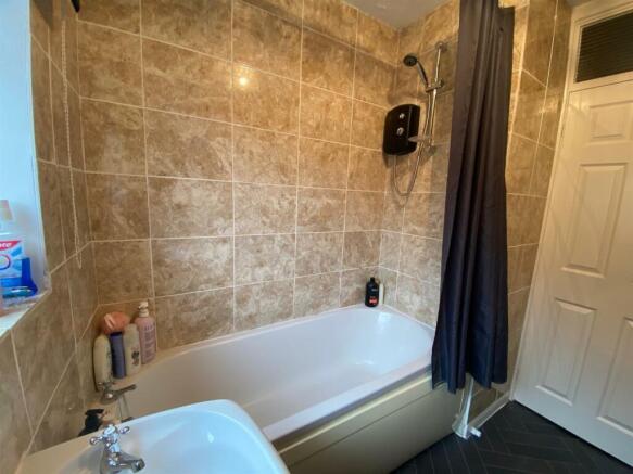 75 chantry bathroom 2.jpg