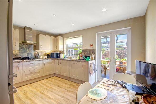 Kitchen 2.jpg