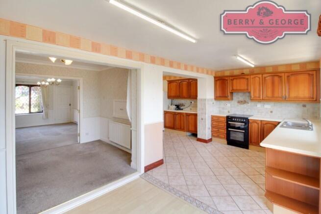 KITCHEN / BREAKFAST