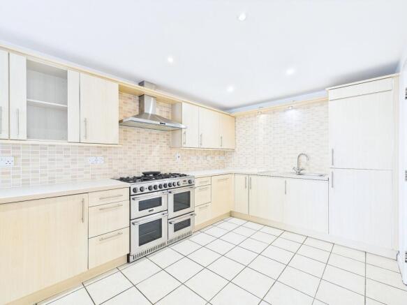 CAM01909G0-PR0320-STILL002