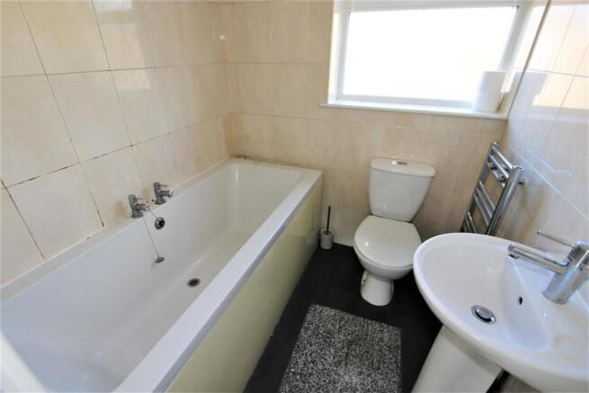 EN SUITE BATHROOM