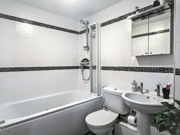 2 bed Flat for sale Image 4