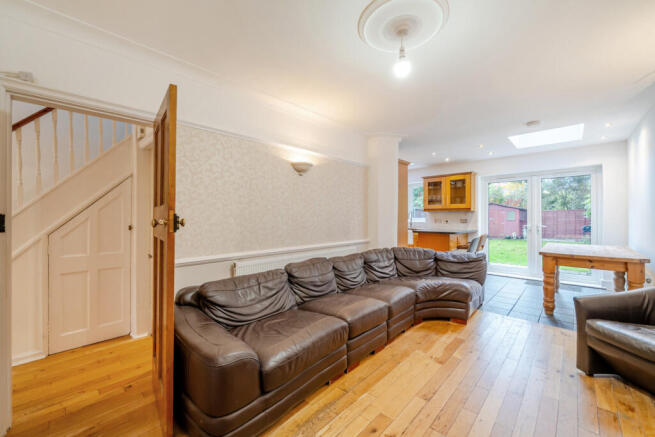 1372826-9-68f9f00...