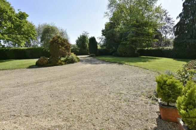 A DRIVEWAY.JPG