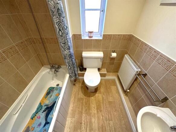 Family Bathroom 458