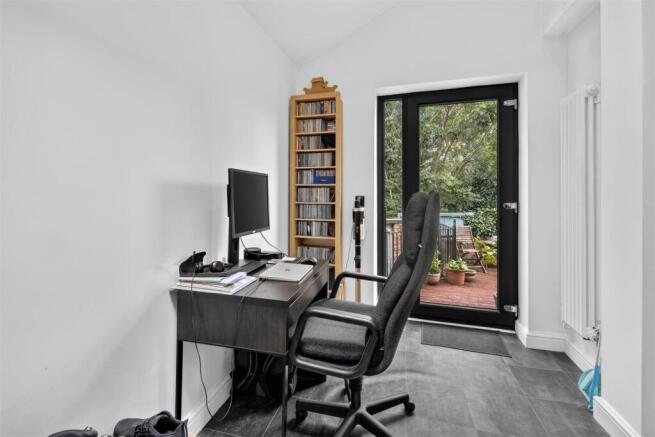 3 bed Terraced for sale Image 9