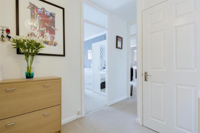 flat-Frobisher-Court-station-approach-cheam-110.jp