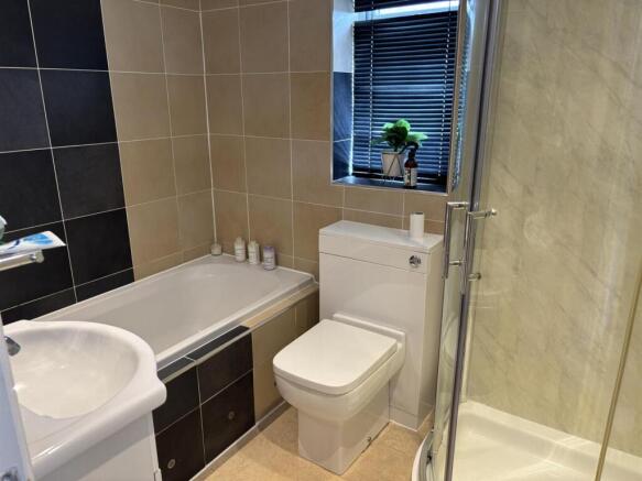 4 bed Detached for sale Image 6