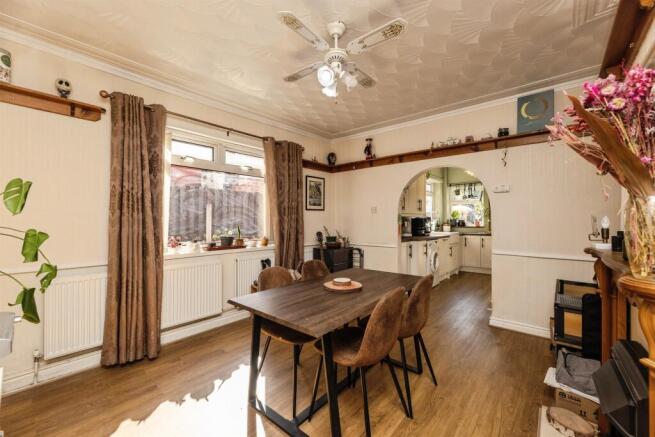 3 bed Semi-Detached for sale Image 8