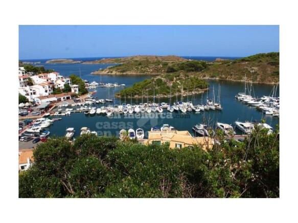 2,000 m2 plot with sea views in Coves Noves