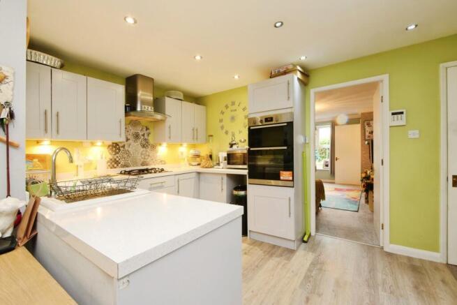3 bed Semi-Detached for sale Image 6