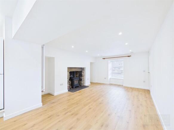 Kitchen / Living Area